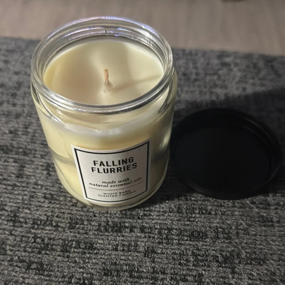 White Barn Falling Flurries Scented Candle - Cream - Picture 3 of 3